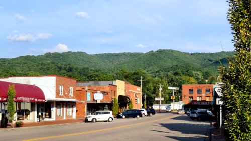 Hidden In One Of Tennessee's Highest Valleys Is A Mountain Town Steeped In Music With Breathtaking Views