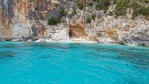 Italy's Series Of Crystal Clear Pools Surrounded By Cliffs Are A Hidden Paradise Of True Serenity