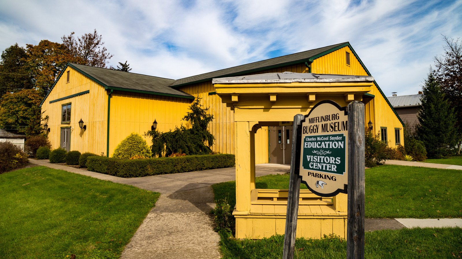 The Charming Pennsylvania Borough With A Magical German Market, Scenic Countryside, And Unique Shops