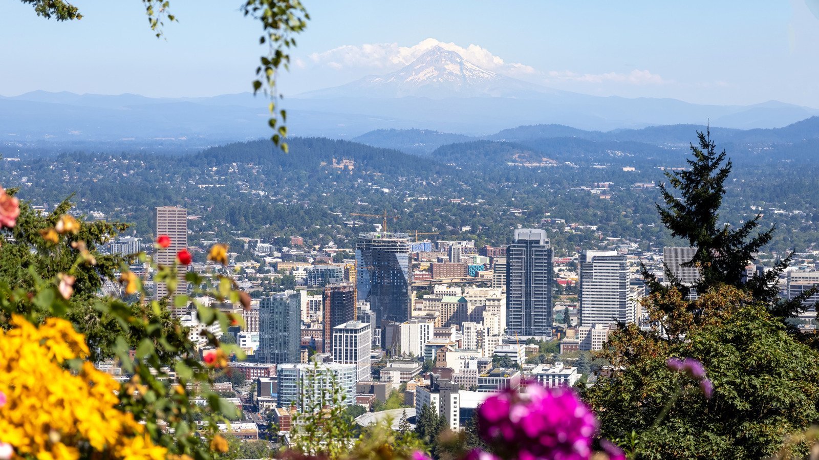 Forget Florida, Retire To This Scenic Western Region With Beaches, Charming Cities, And Mountain Views
