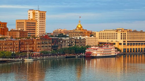 Savannah's Most Iconic Restaurant Is Only Open For Three Hours But It Draws Celebrities And Lines Out The Door