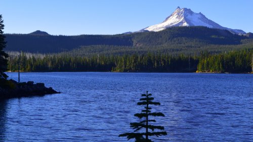 A Secret Glistening Oregon Lake Offers The Perfect Uncrowded Camping And Swimming Getaway