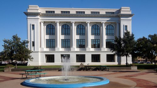 In The Heart Of Kansas Is An Adventurous City Featuring A Free Zoo, Award-Winning Winery And Parks