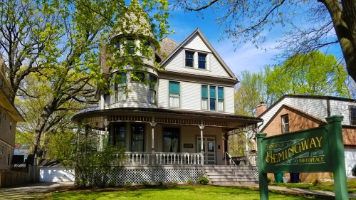 Chicago's Cute Next-Door Neighbor Is A Walkable Village With Small-Town Charm And Immaculate Architecture