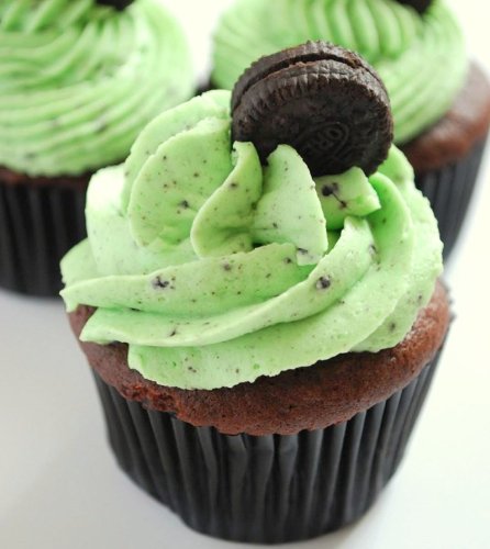 Chocolate Oreo Cupcakes with Peppermint Frosting