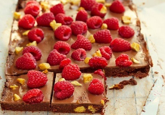Chocolate Raspberry Biscuit Cake