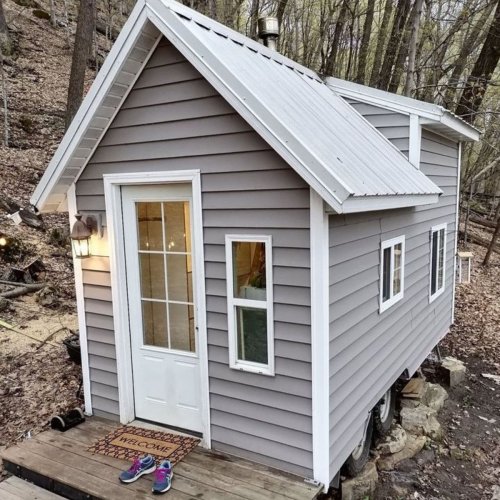 22′ Tiny Cabin is Spacious, Super Affordable