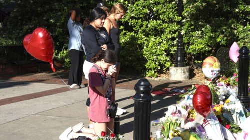 FSU students gather at vigils the day after shooting