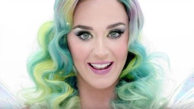 El delirante anuncio navideño de Katy Perry para H&M – jenesaispop.com
