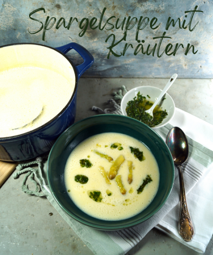 Cremige Spargelsuppe mit Kräutern
