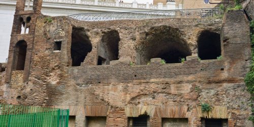 Roman insulae: Deadly risks of living in an ancient apartment building