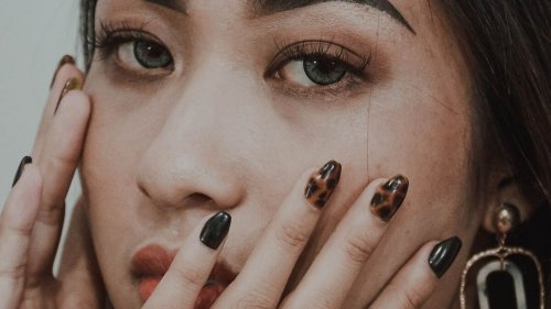 Nagel-Trend 2022: "Aura Nails" verleihen deinen Nägeln einen mystischen Glow