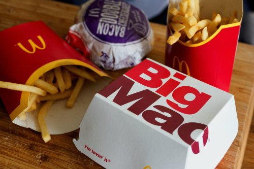 Vaisselle jetable : le lobby des fast food gagne la partie au Parlement européen
