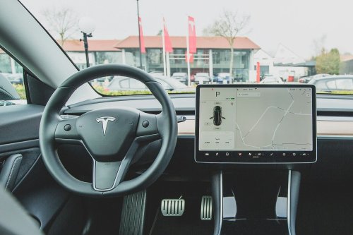 Grosse mise à jour chez Tesla : la marque va tout revoir ou presque