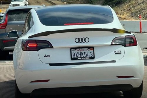 Tesla : quand les propriétaires cachent le logo de leur voiture