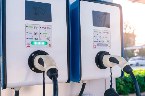 Des heures “super-creuses” pour recharger votre voiture électrique beaucoup moins cher ?