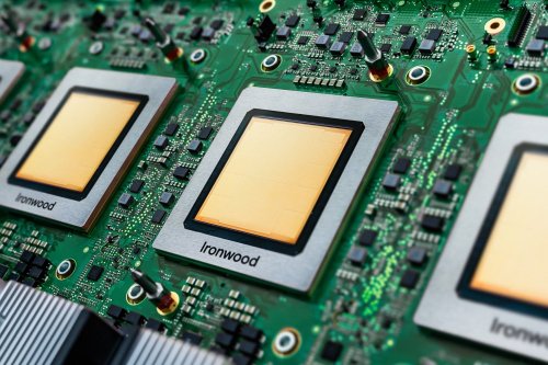 Ironwood, la puce de Google taillée pour les IA qui réfléchissent