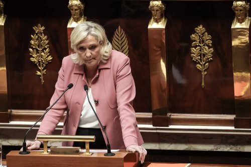 Marine Le Pen cible la stratégie énergétique du gouvernement Bayrou