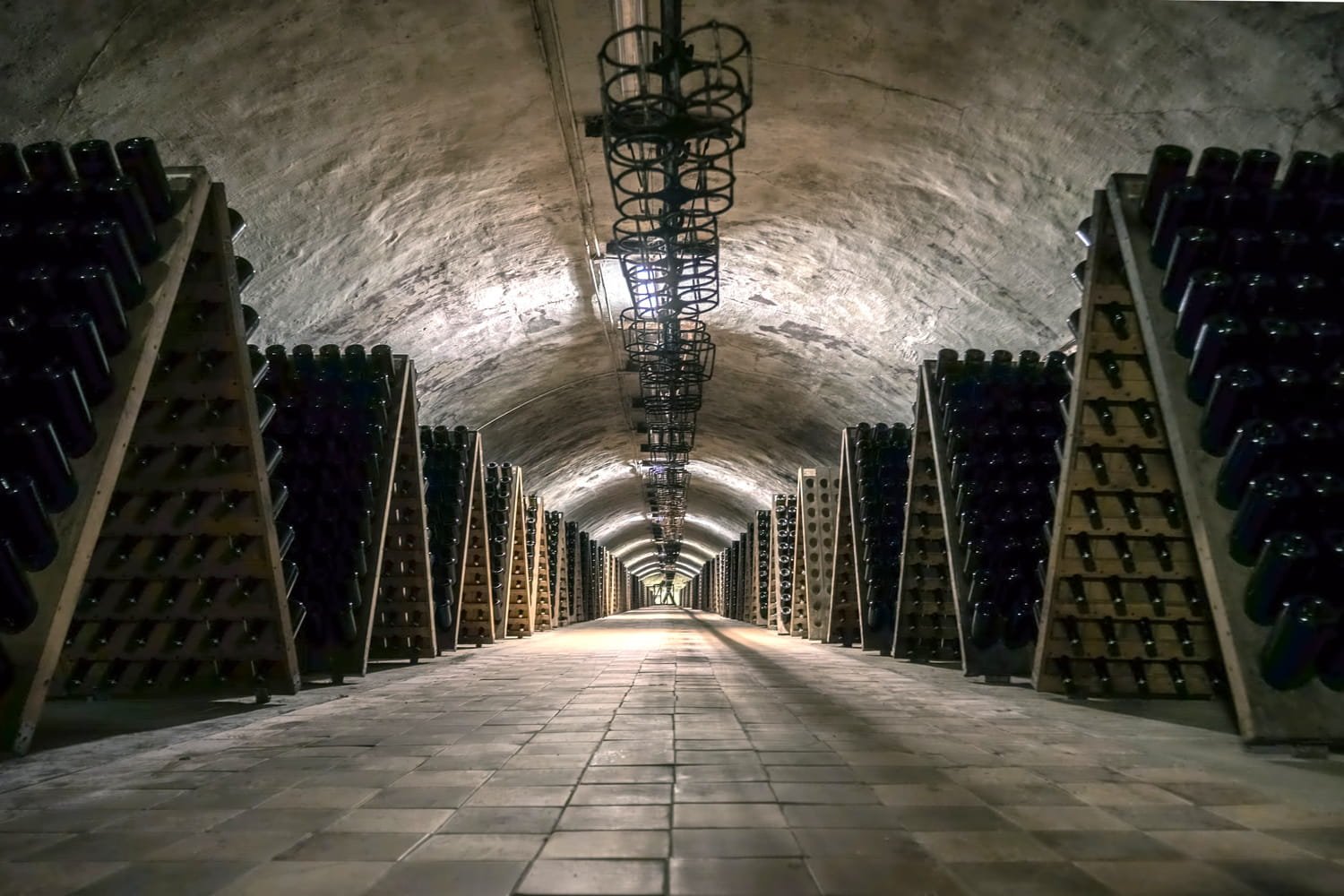 50 millions d’euros : en France, Michel-Jack détient la cave à vin la plus chère du monde