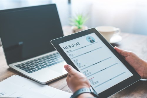 Comment ChatGPT aide les RH et les chasseurs de tête à recruter