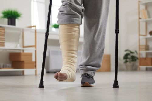 "Je suis tombée dans ma cuisine et c'est un accident du travail" : la justice lui a donné raison