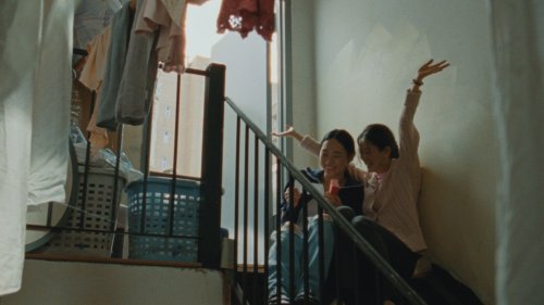 Chinese immigrant drama ‘Blue Sun Palace’ finds gentle emotional balance