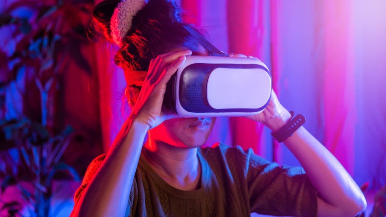 Tech giants invest billions in the Metaverse – and users are at risk