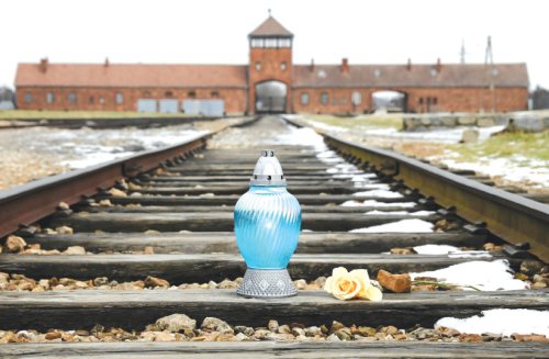 German official under fire for omitting Jews on Holocaust Remembrance