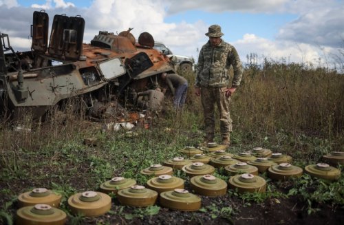 Ukraine: Russia using civilians to find safe routes in landmine fields