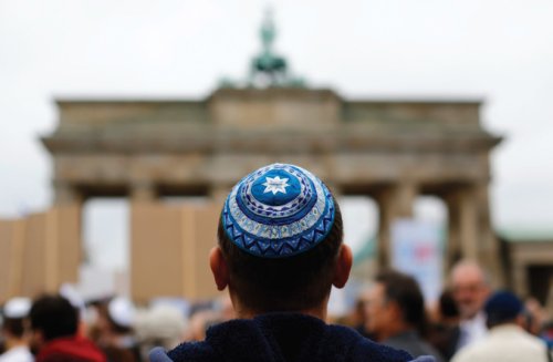 In viral clip, French TV host asks Jewish guest why he wears a kippah