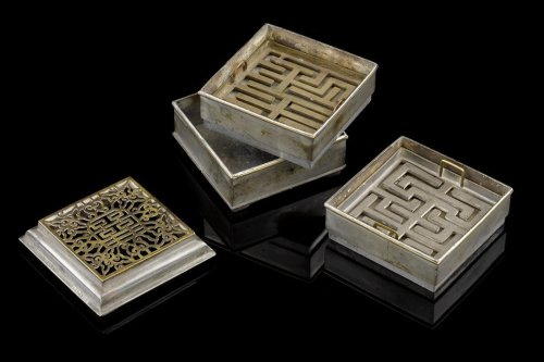Keeping time with incense clocks