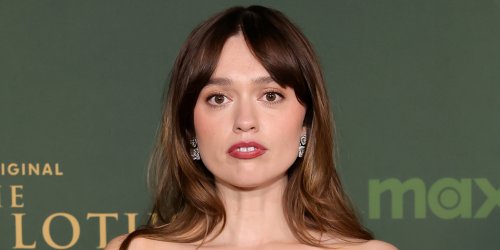 ‘White Lotus’ Actress Aimee Lou Wood Talks Teeth, British Accent & Bikini Scenes