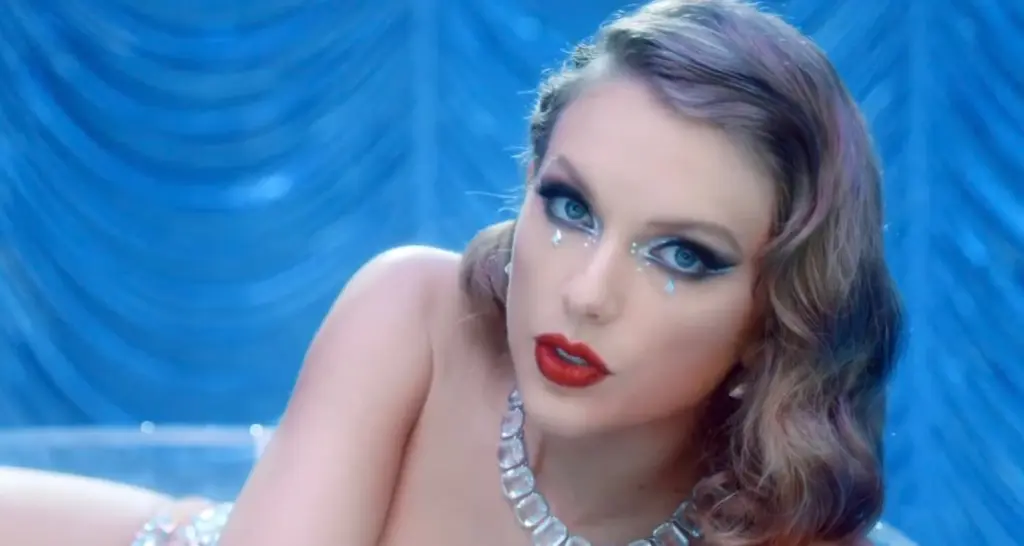 13 Easter Eggs From Taylor Swift's“Bejeweled” Music Video