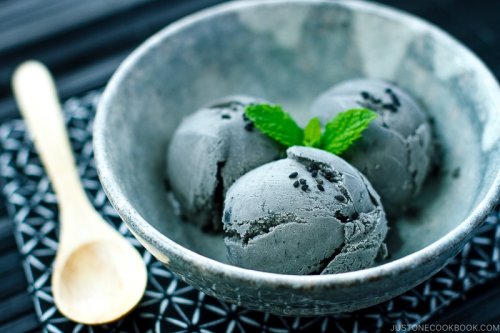 Black Sesame Ice Cream 黒ゴマのアイスクリーム