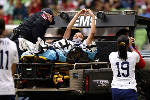 Mallory Swanson Suffers Knee Injury In USWNT Friendly | Flipboard