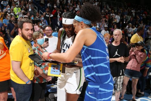 Candace Parker and the Sky send off Sylvia Fowles in style