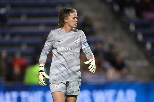 Alyssa Naeher’s goalkeeper jersey sells out in less than three hours
