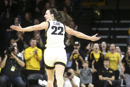 Kelsey Plum warns Caitlin Clark about NCAA scoring record chase