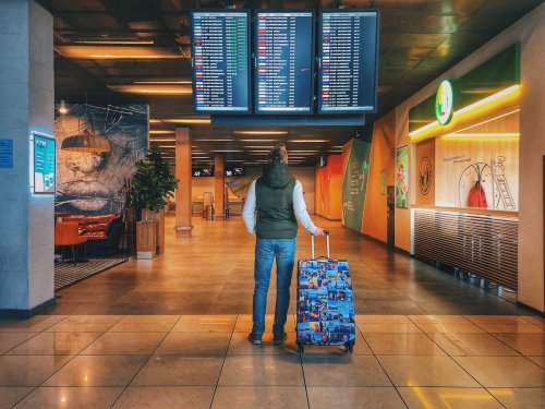 L’astuce pour que votre valise soit toujours la première sur le tapis à bagage de l’aéroport