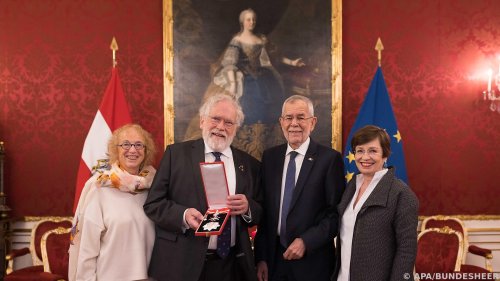 Ehrenzeichen mit Stern für Nobelpreisträger Anton Zeilinger
