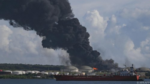Treibstofflager im kubanischen Hafen Matanzas in Flammen