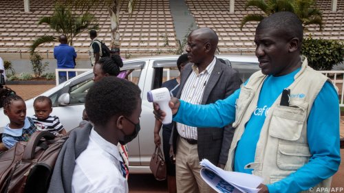 Abriegelung zweier Bezirken nach Ebola-Ausbruch in Uganda