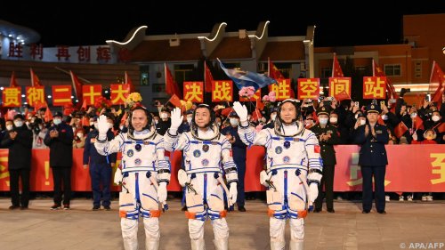 Chinesische Astronauten in Raumstation angekommen