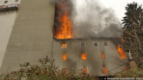 Starke Rauchentwicklung bei Brand in Grazer Rösselmühle