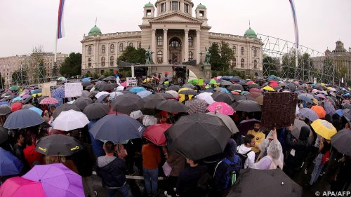 Erneut Tausende bei Protest gegen Gewalt in Belgrad
