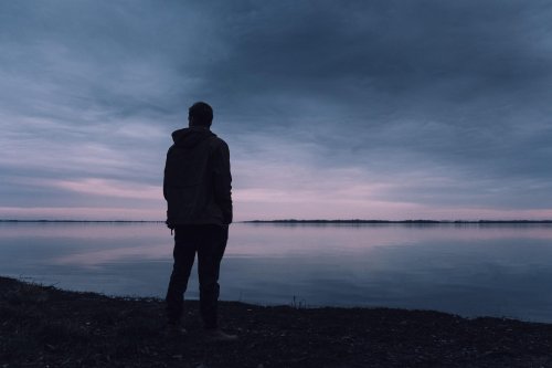 Keine FreundInnen: Jeder fünfte Single-Mann fühlt sich einsam