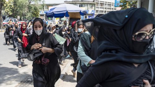 Taliban lösen Frauen-Protest in Kabul mit Gewalt auf
