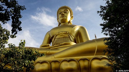 Alle Mönche eines Tempels in Thailand auf Entzug geschickt