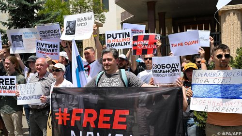 Demos an Geburtstag von Nawalny - Festnahmen in Russland