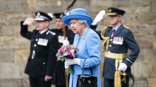 Queen zeigte sich lächelnd bei Zeremonie in Schottland